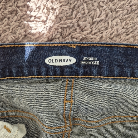 Old Navy Athletic Built-In Flex Jeans - Picture 3 of 3